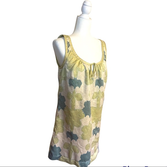 BCBGirls - Sleeveless Babydoll Mini Dress With Scoop Neck and Keyhole. Size S - Picture 3 of 9